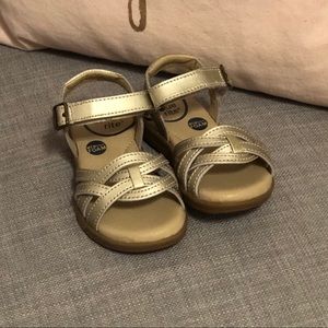 Stride Rite gold sandal New w/o box 5.5